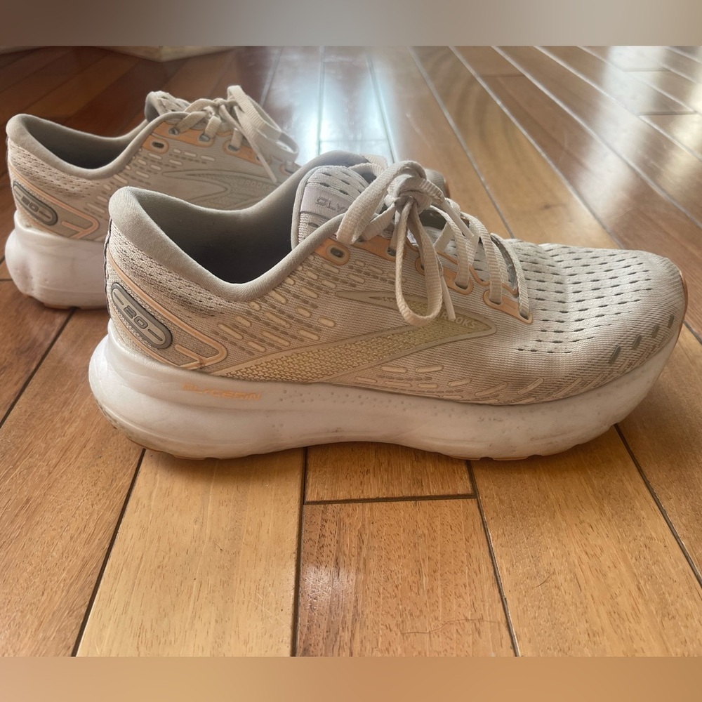 Woman’s Size 10 Glycerin 20 White Running Sneakers